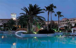  : PAPHOS AMATHUS 5* (, The Leading Hotels of the World).     